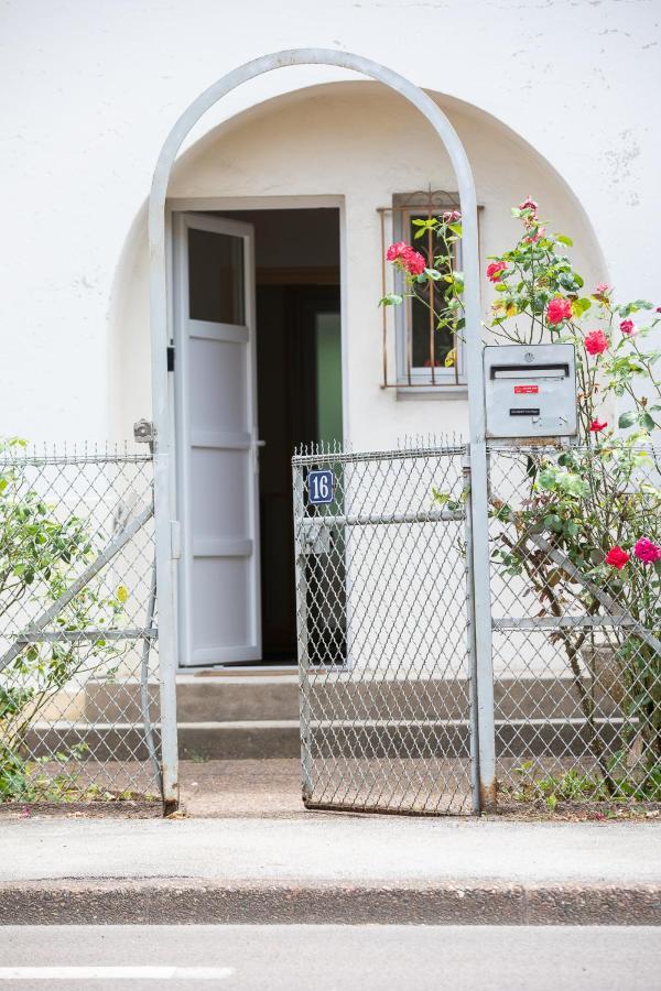 Le Coquet Chez Maguy Maison De Ville Avec Jardin Besançon Dış mekan fotoğraf
